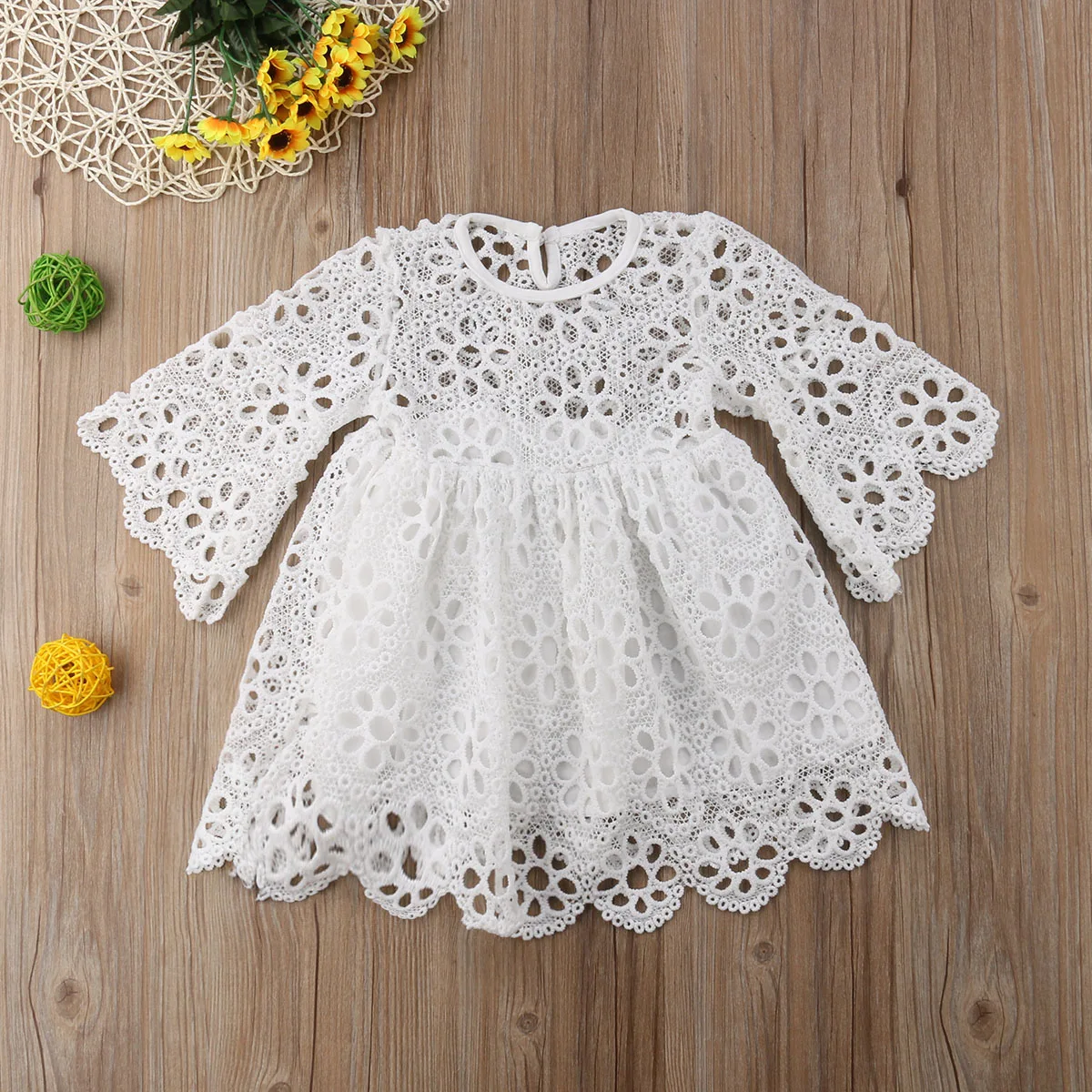 Robe blanche pour fille avec broderie fleurie manches longues robe