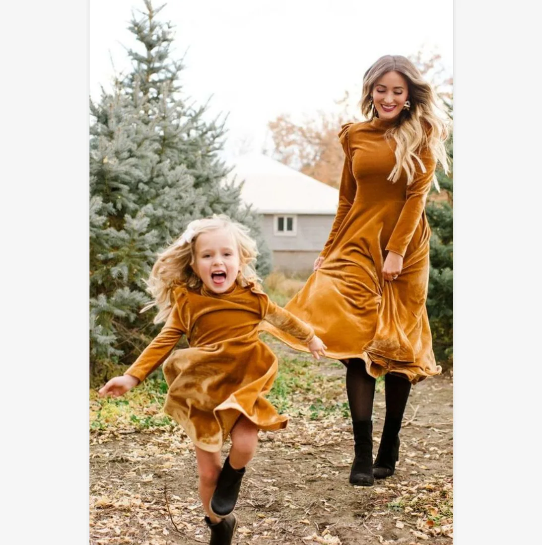 Robes princesse mère et fille en velours manches longues coordonnées
