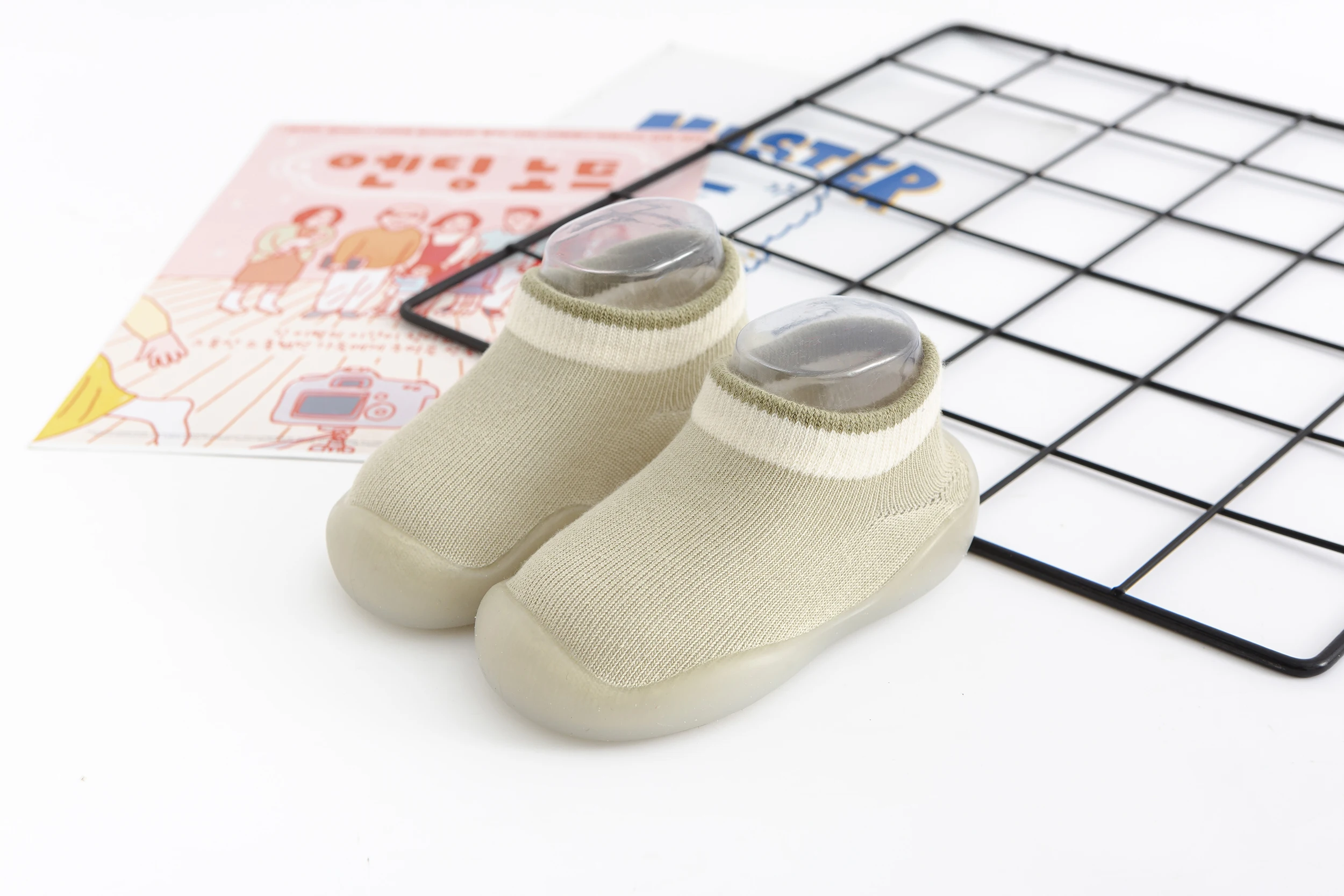 Chaussures enfants sock shoes bébé garçon fille printemps été couleur crème beige semelle antidérapante
