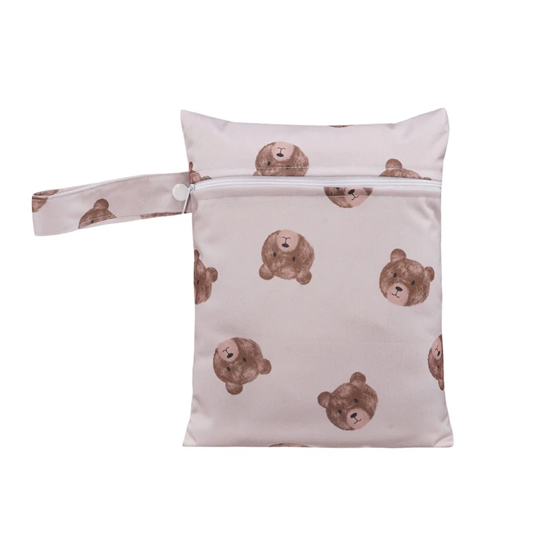 Sac à couches bébé design ours pochette zippée lavable rangement voyage poignée pratique couleur rose pâle idé