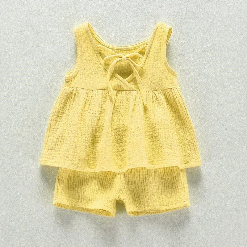Tenue estivale bébé fille ensemble top et short tissu doux couleur jaune style moderne ajustement confortable 