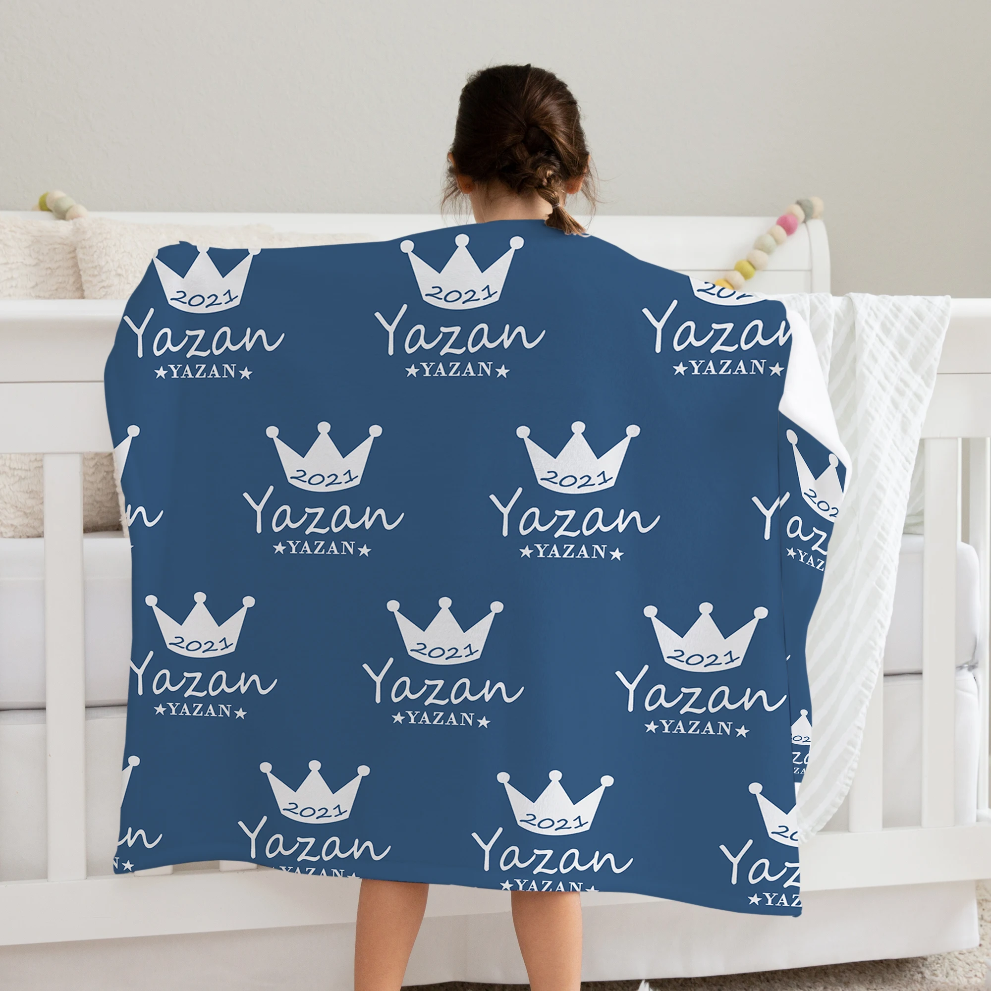 Couverture personnalisée bébé Yazan literie chambre cadeau anniversaire design fleur couronne matériau doux bé