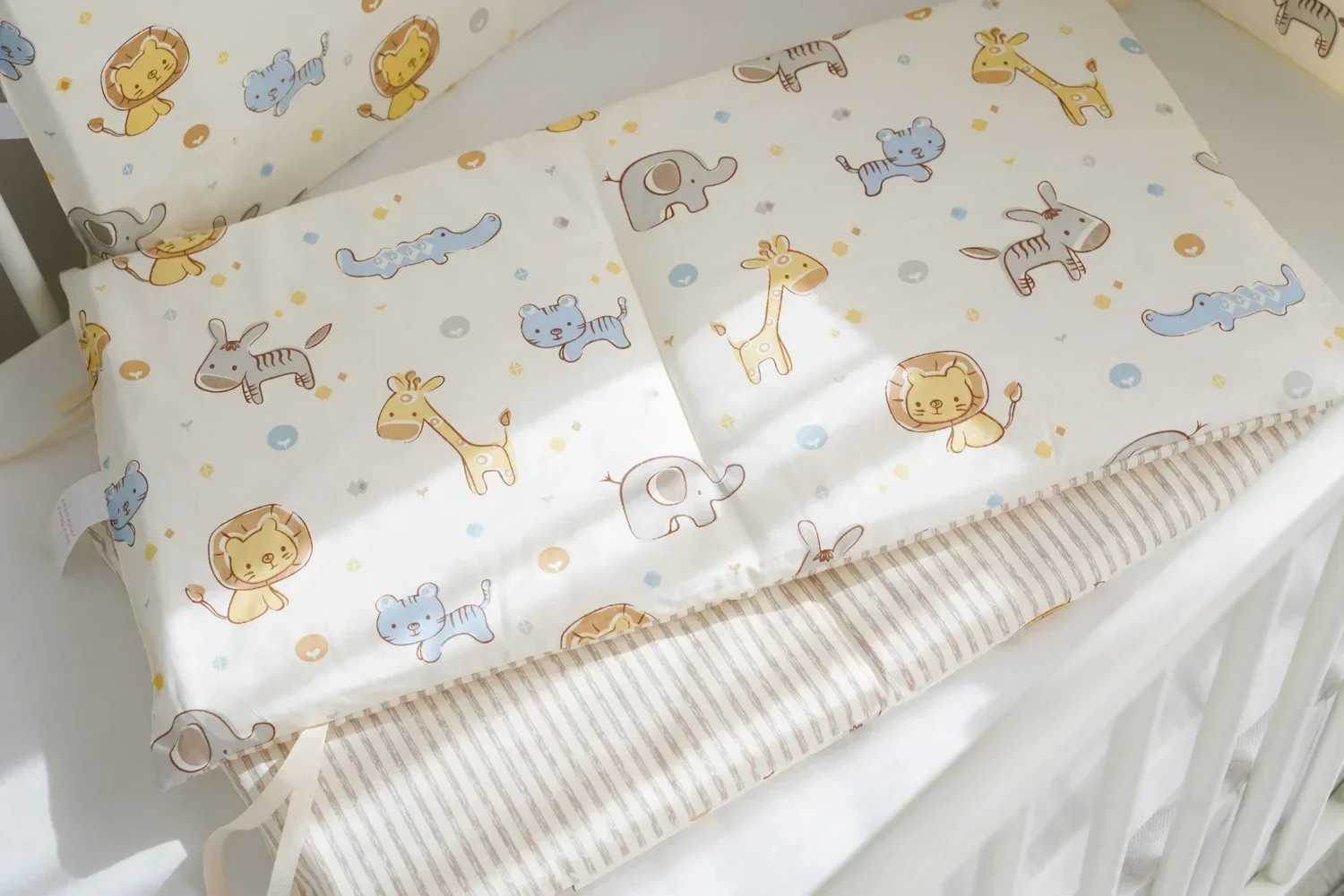 Barrière de lit bébé en coton Lion motifs animaux pastel doux anticollision 120x30cm une pièce pur coton garde