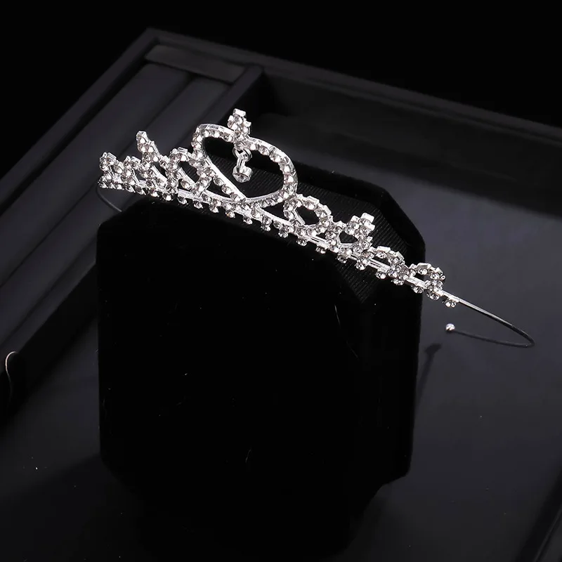 Diadème en métal argenté avec cristaux scintillants pour mariage fête accessoire élégant mode glamour bijou en