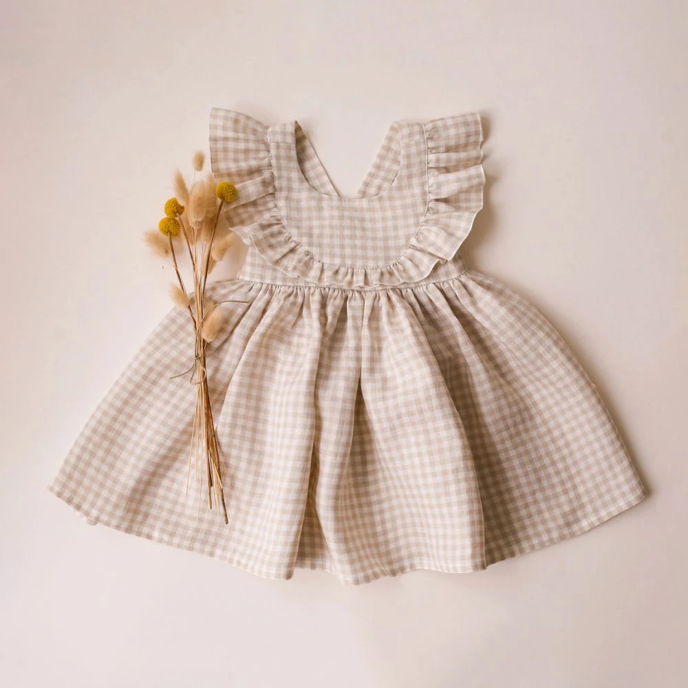 Robe d'été en lin coton fille motif vichy style délicat sans manches