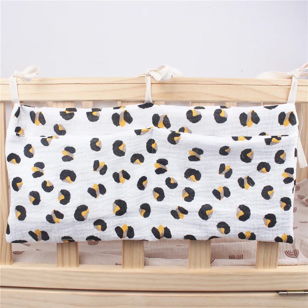 Organisateur mural bébé berceau motif léopard tissu coton rangement pratique chambre enfant style chic