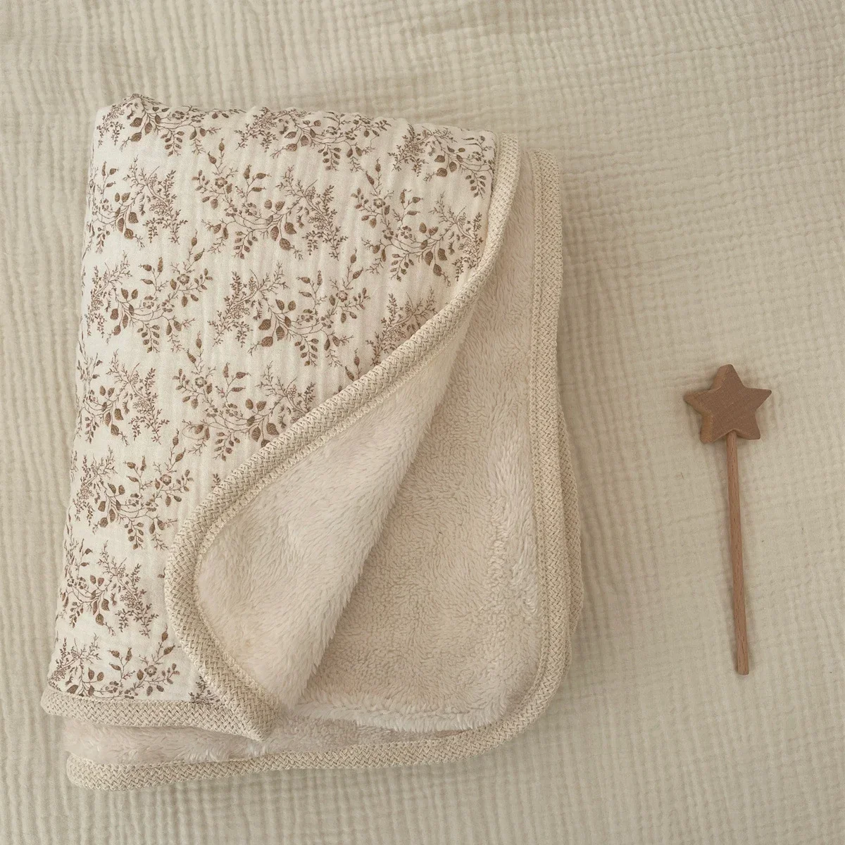 Couverture d'hiver pour bébé douce et chaude design floral coton et velours idéale pour poussette et literie b