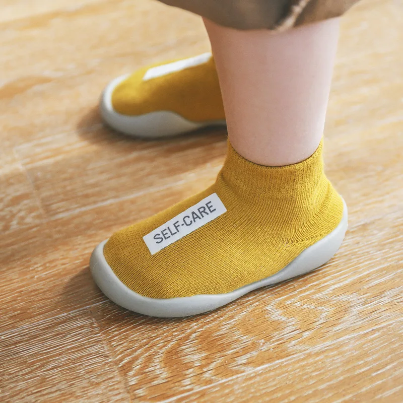 Chaussures bébé minimalistes slipon en tissu doux semelle antidérapante pour premiers marcheurs intérieur usag
