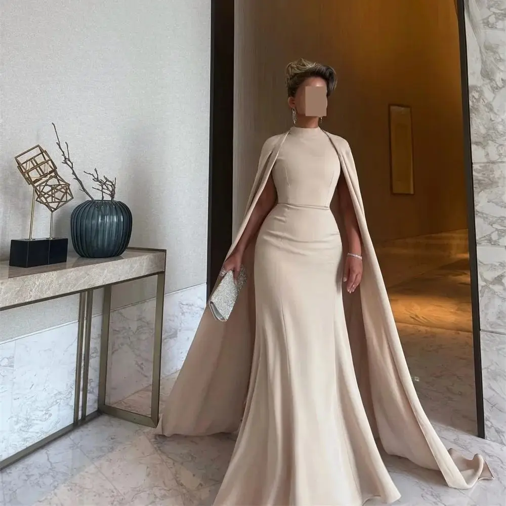 Robe de soirée longue sur mesure style rétro satin sans manches décolleté haut silhouette sirène train occasio