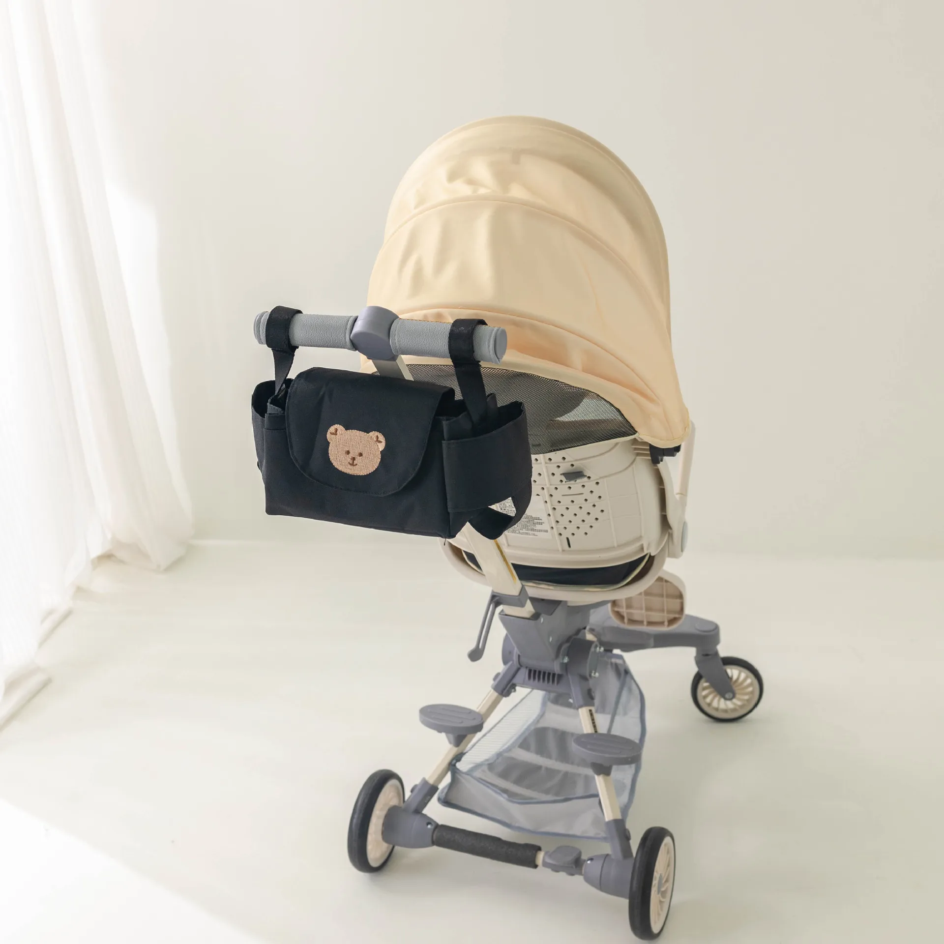 Poussette bébé compacte sac de rangement portegobelet design moderne tissu doux motif ours antidérapant facile