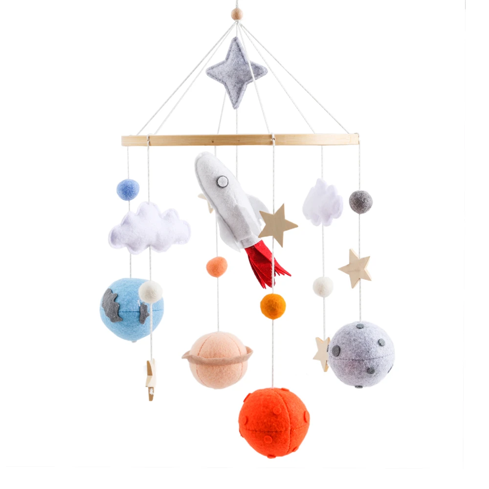 Mobile bébé en bois thème spatial fusée planètes feutre suspendu cadeau accessoire chambre bébé éveil sensorie
