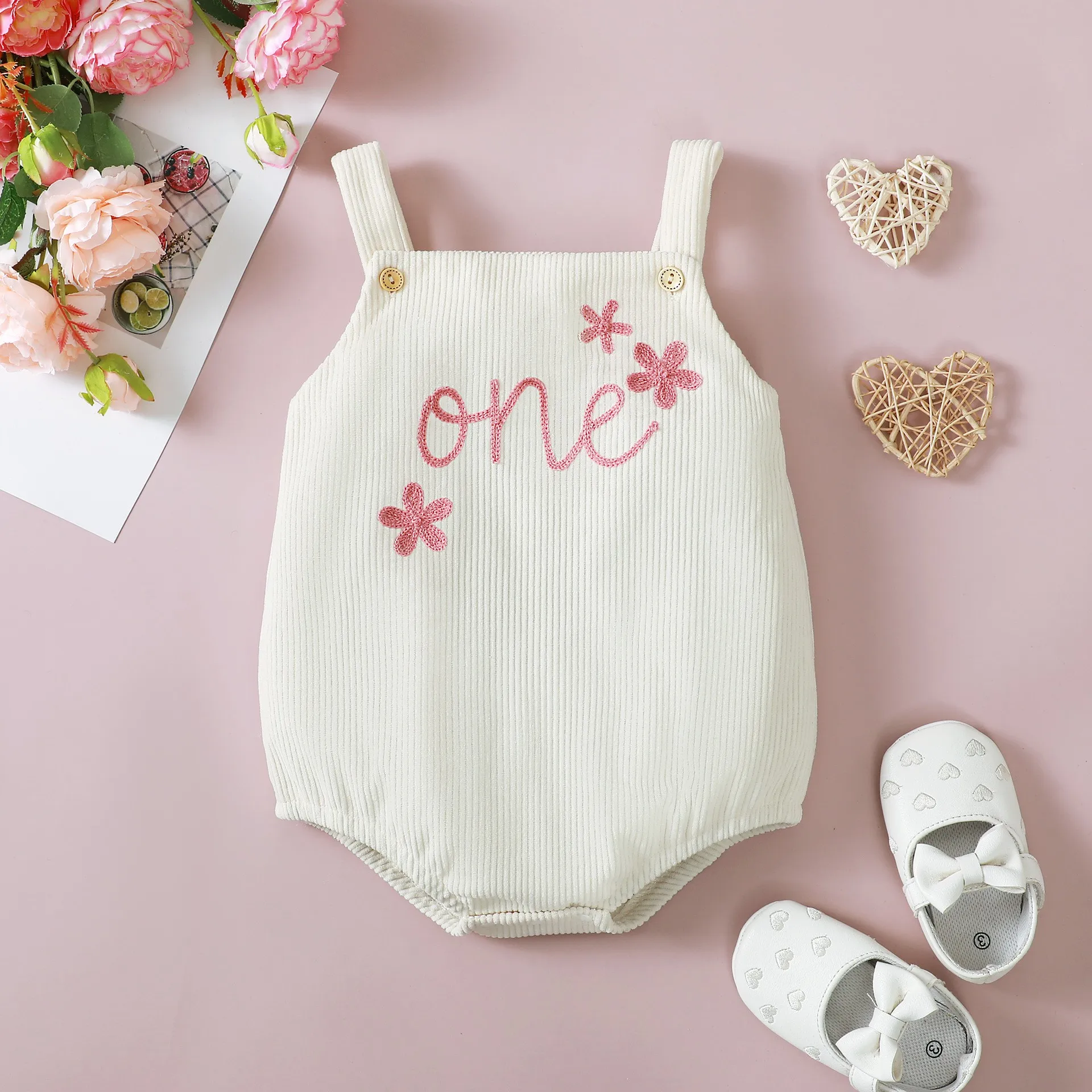 Robe barboteuse en velours côtelé brodée bébé fille vêtement