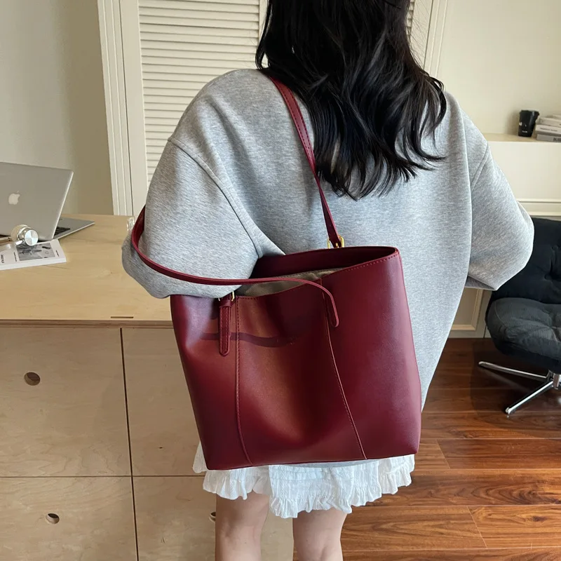Sac fourretout minimaliste pour femmes sac à bandoulière surdimensionné sac de banlieue sécurisé pour aéroport