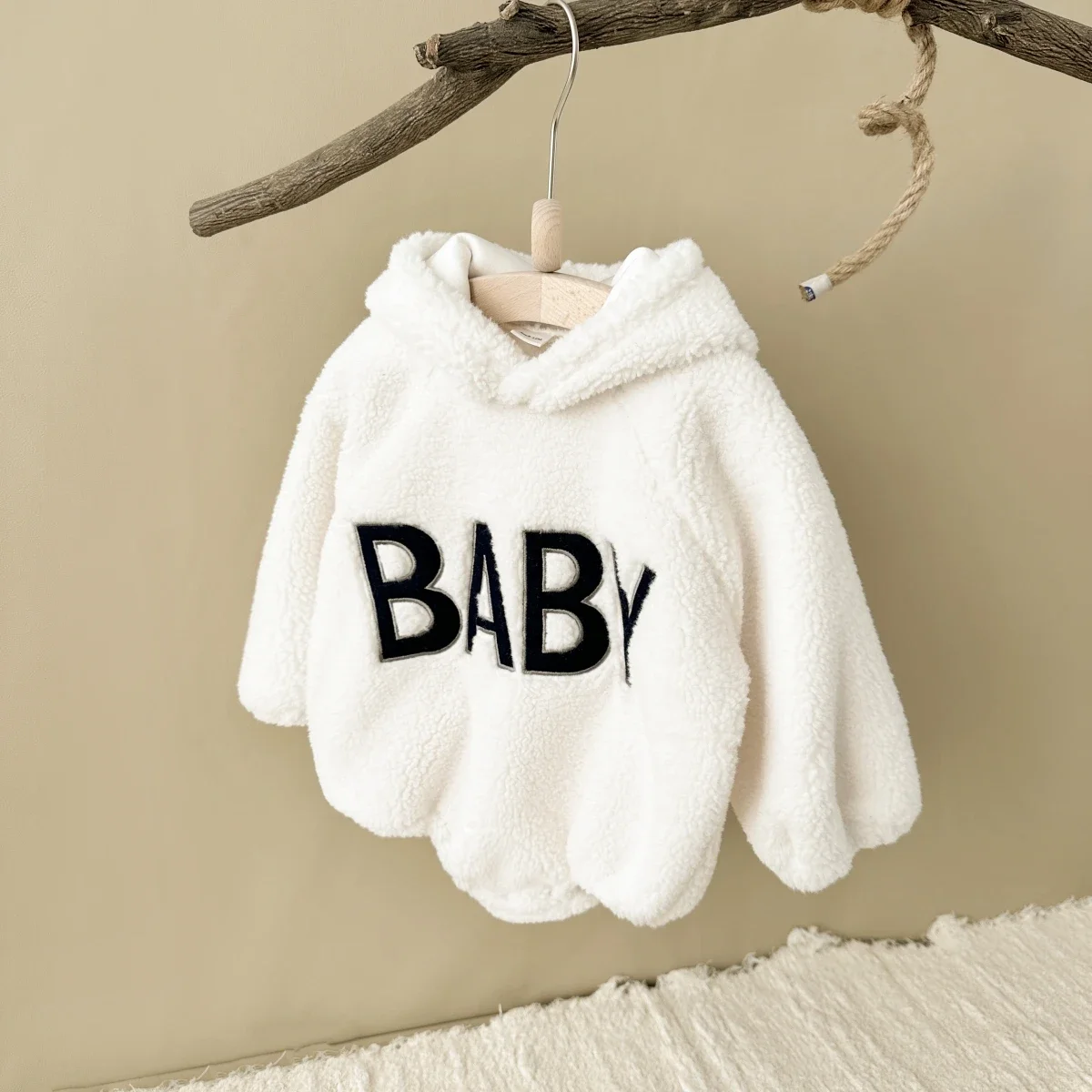 Sweatshirt bébé à capuche 'BABY' en fausse fourrure douce unisex 018 mois hiver