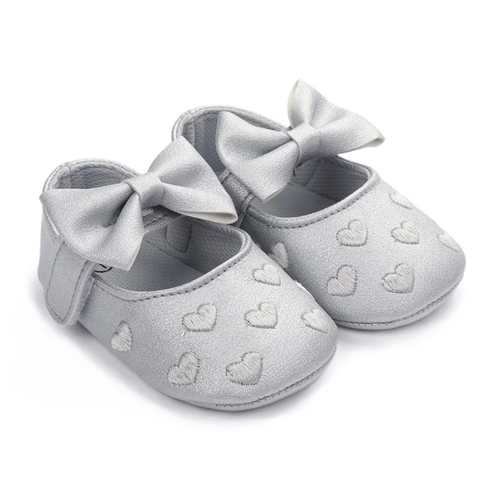 Chaussures bébé cuir souple antidérapantes nœud satin cœur argent usage