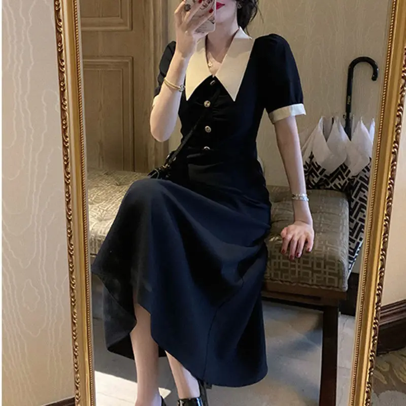 Robe noire longue élégante col blanc boutons détails robe femme occasion formelle soirée gala mariage été