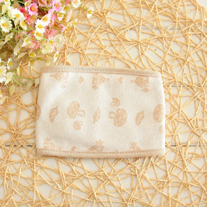 Portefeuille en tissu pour bébé nouveauné sécurité style fin motifs champignons couleur beige clair design épu