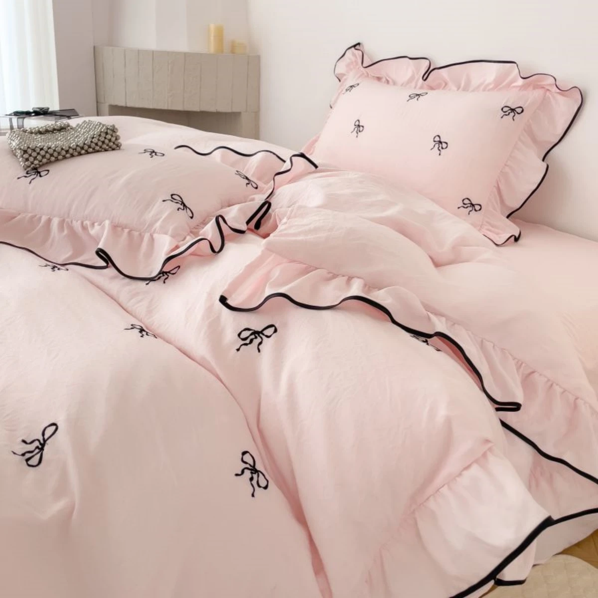 Parure de lit en tissu doux avec volants et motifs de nœuds pour chambre bébé rose pâle 3 pièces housse de cou