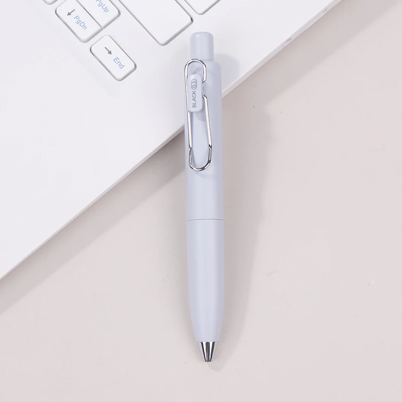 Stylo portable Uni Ball 05 mm séchage rapide clip métal design moderne couleur bleu 14 cm écriture précise rés
