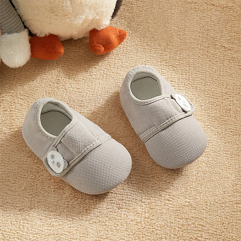 Chaussures bébé intérieur confort semelle douce sangle à boucle gris clair respirant poussette accessoire enfa