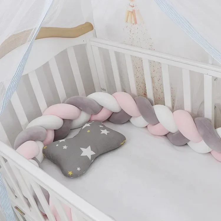 Protection de lit pour bébé tressée à nœud coussin en nuage oreiller en peluche décoration de chambre Anticoll