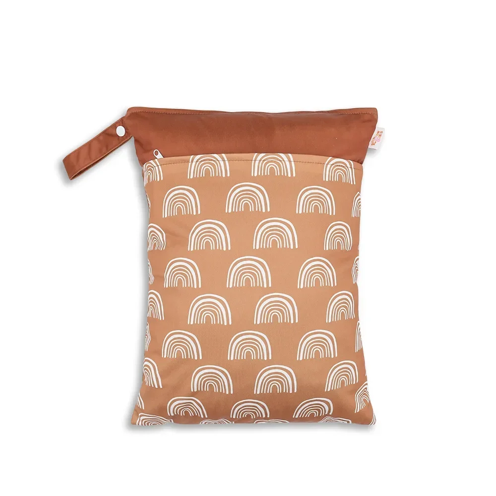 Coussin housse déco bébé motif arcenciel couleurs terreuses modern design intérieur style cosy confort domesti