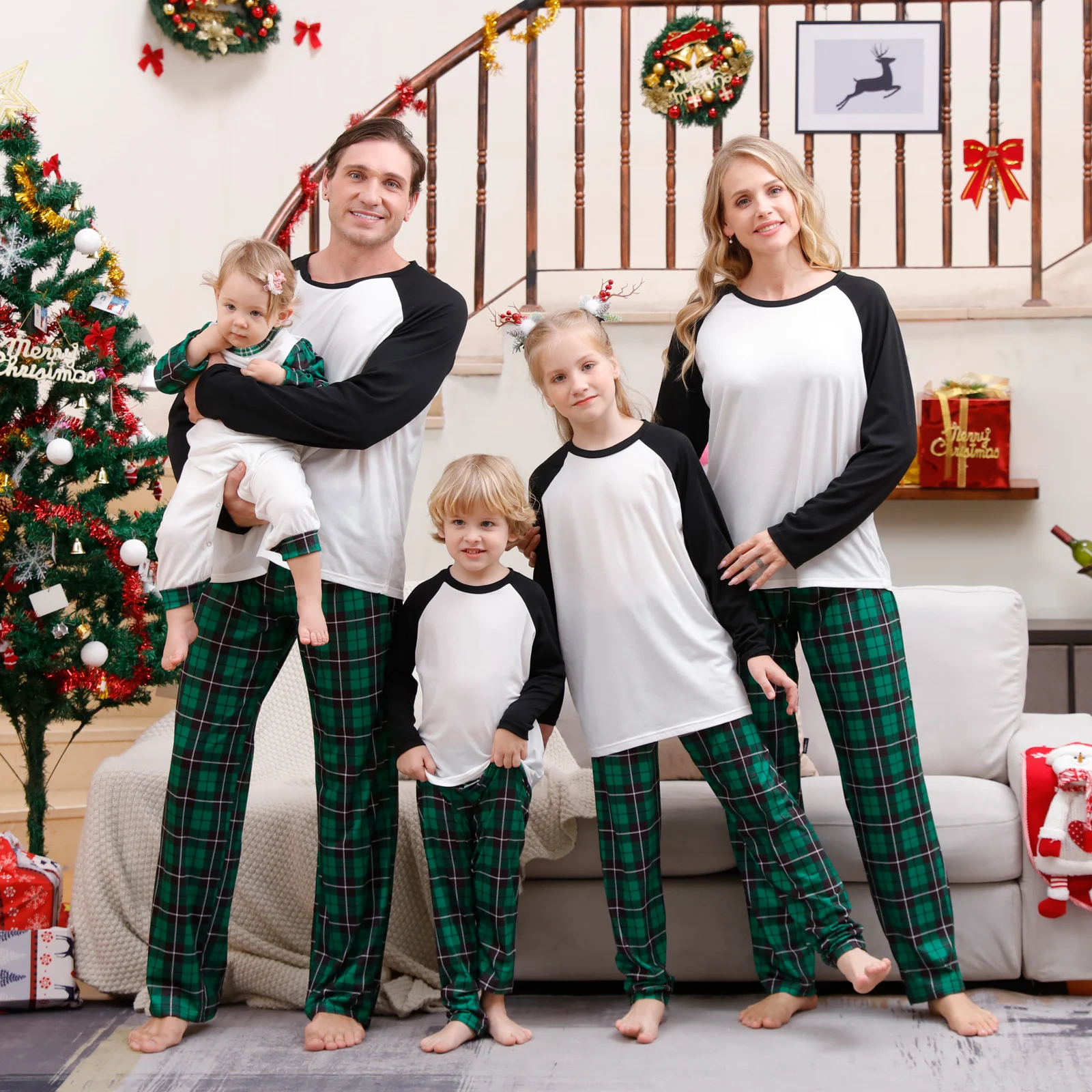 Ensemble pyjamas Noël famille enfants papa maman hiver 2023 cadeau personnalisé tshirts manches longues tenues