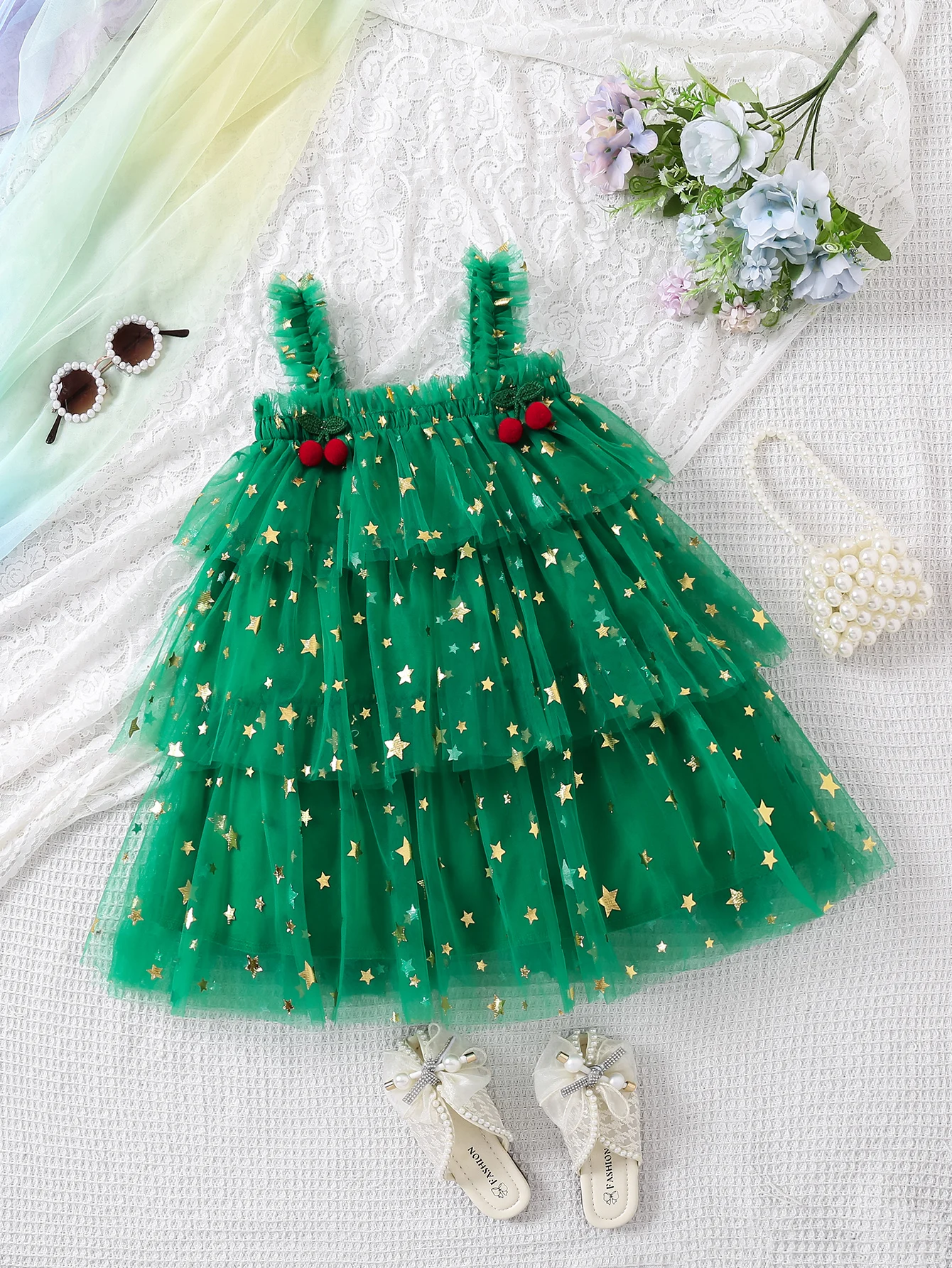 Robe princesse tulle étoiles dorées pompons rouges été fille 46 ans