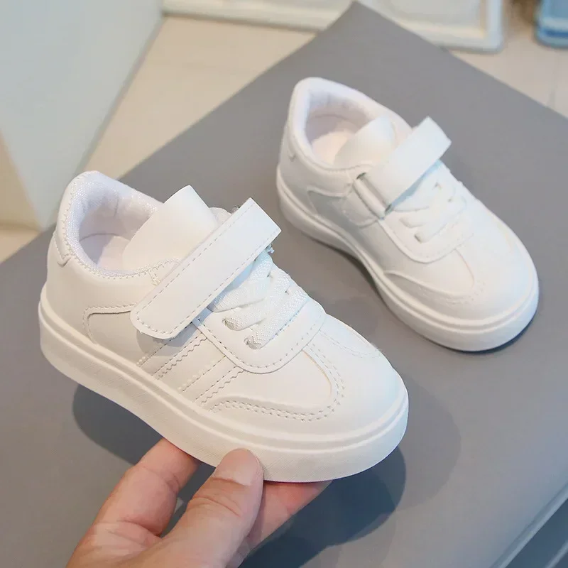 Chaussures de sport pour enfants 2025 Mode nouvelle Antiglissante Semelle souple Crochet et boucle Blanc École