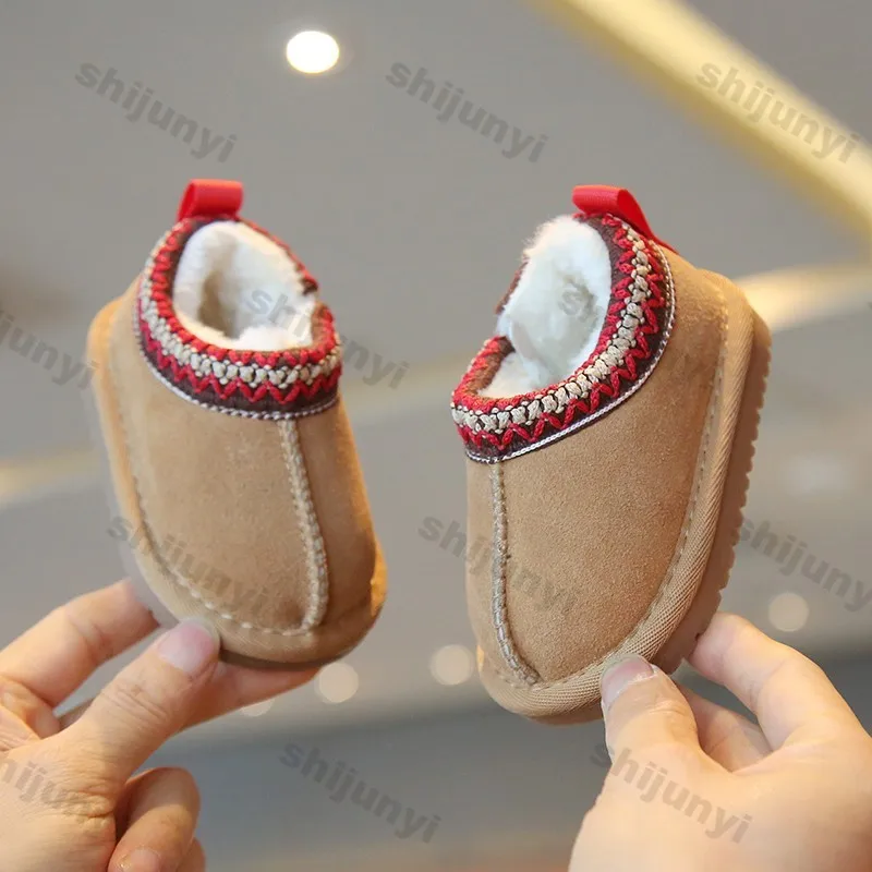 Chaussons bébé confortables intérieur hiver doux suède fourrure fausse