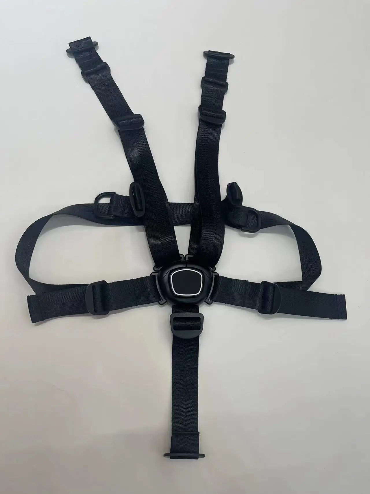 Harnais 5 points poussette bébé sécurité matériaux durables design ergonomique usage extérieur