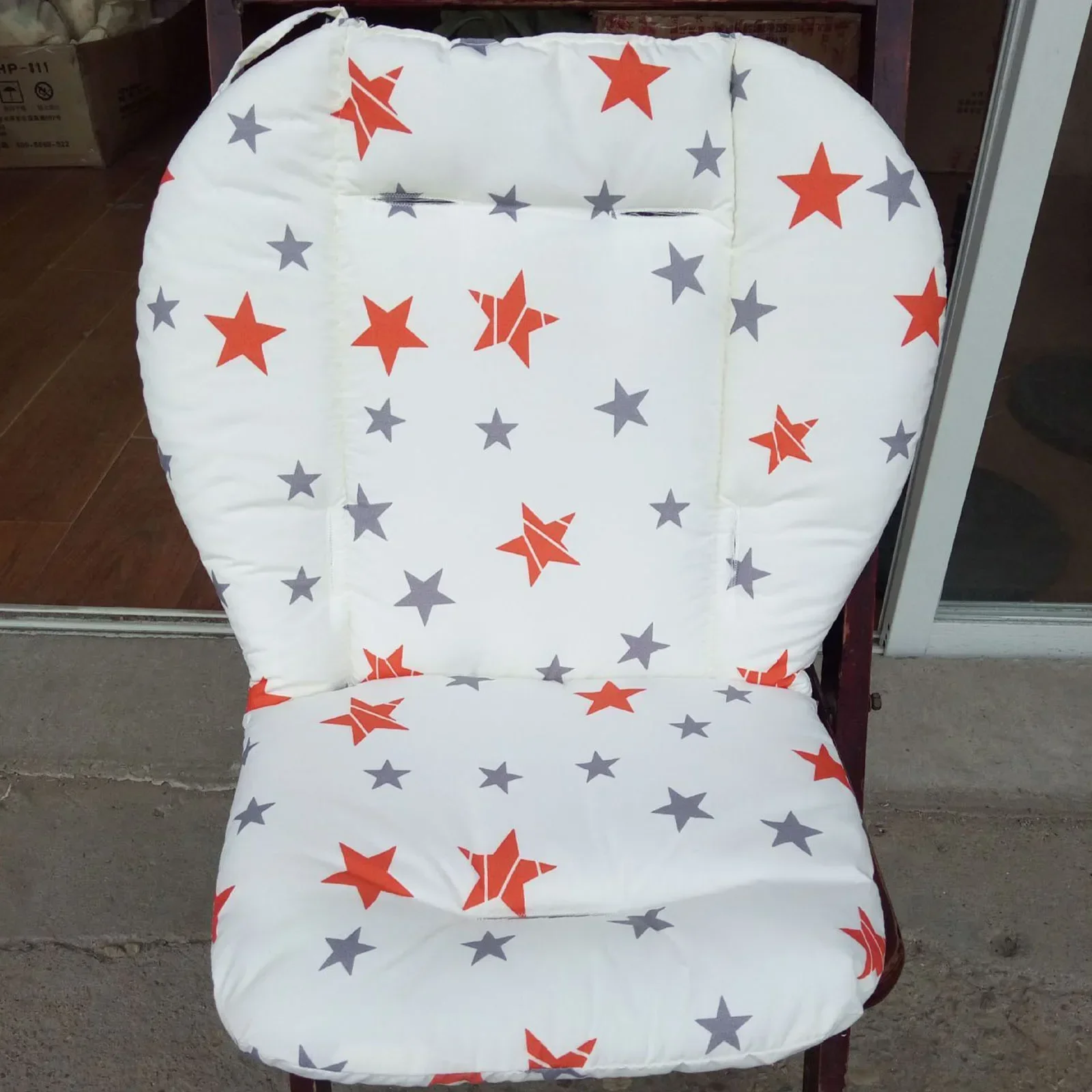 Coussin bébé pour chaise haute coussin de siège doux et respirant motifs étoiles mignons design moderne et séc