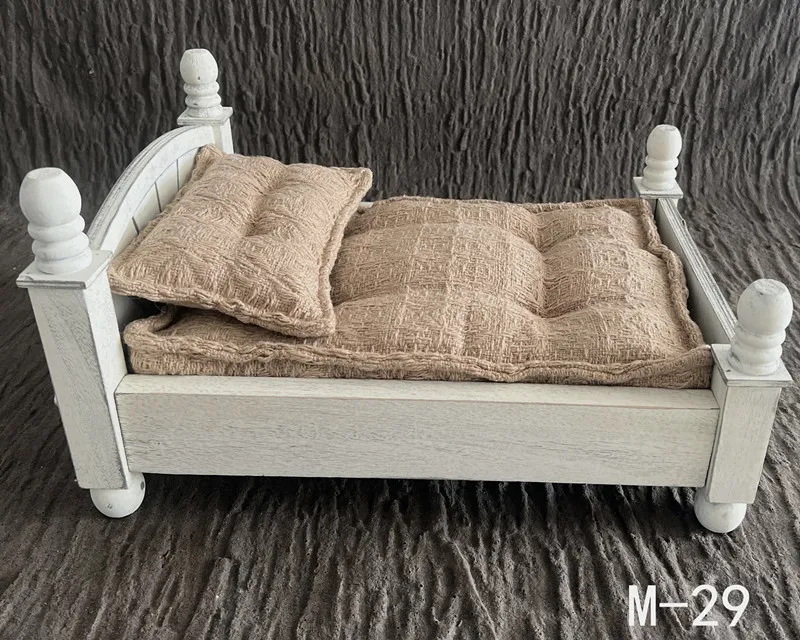 Lit miniature pour poupée set 2 pièces matelas et oreiller décoration lit bébé style traditionnel blanc et bei