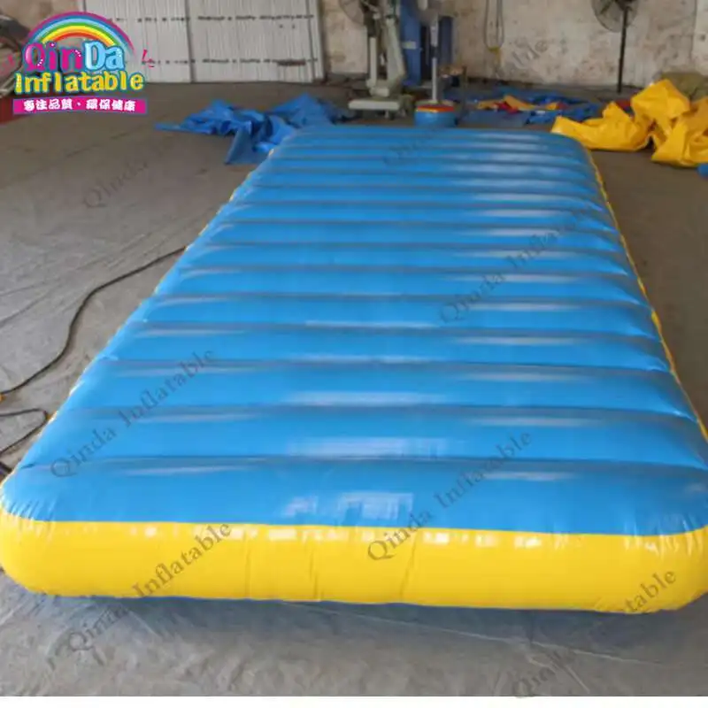Tapis gonflable Qinda Inflatable matelas aquatique 6m x 2m usage piscine plage enfants adultes couleur bleue j