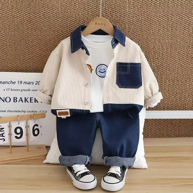Ensemble trois pièces pour enfant garçon veste à rayures pantalon denim tshirt souriant printemps automne 24 a
