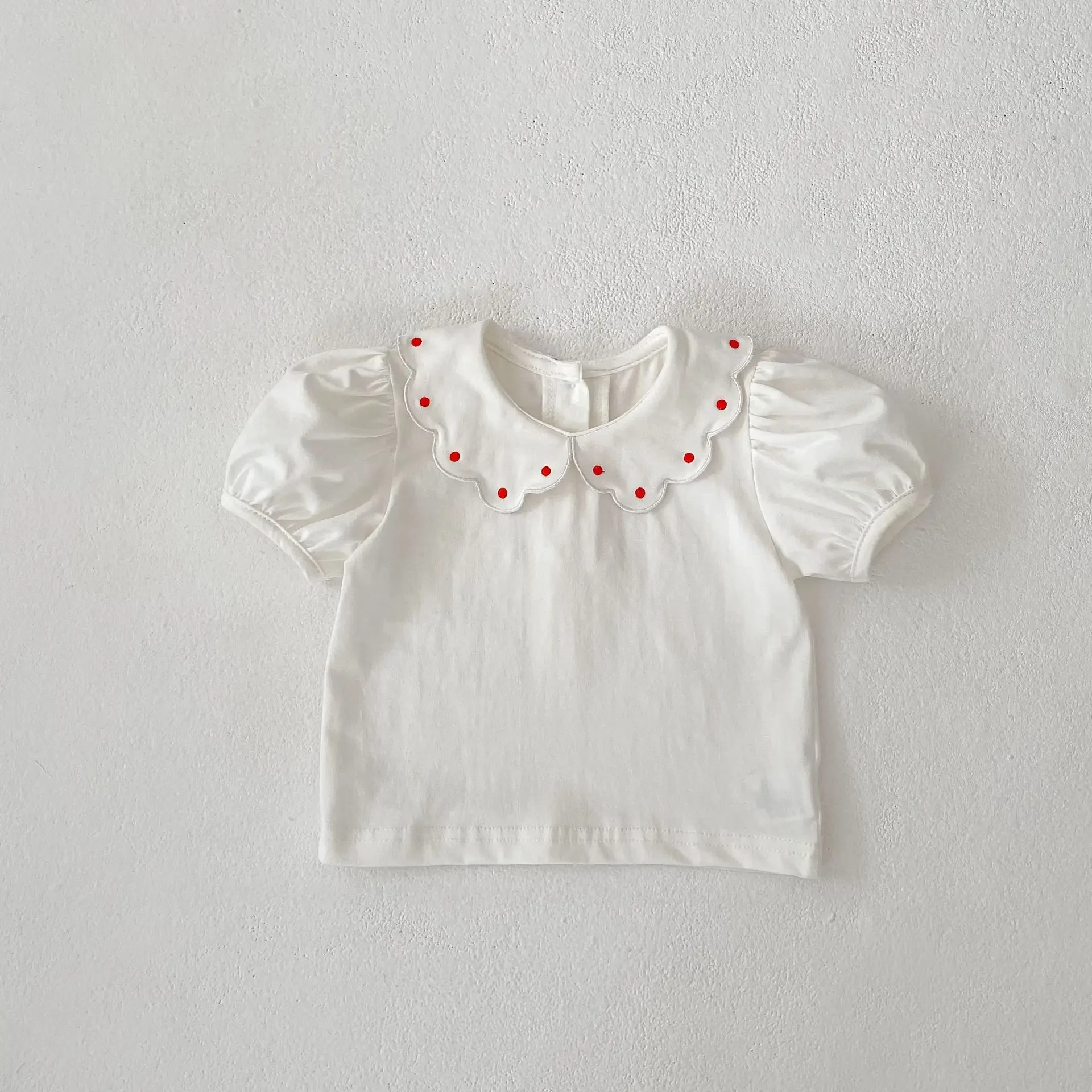 Tshirt bébé Ha Yi col festonné motifs rouges style vintage été 2025 13 ans coton doux vêtement bébé confortabl