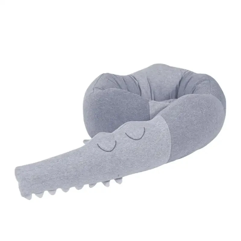 Coussin décoration crocodile gris chambre bébé oreiller lit enfant accessoire intérieur design moderne coussin