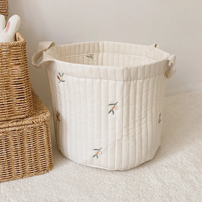 Panier de rangement bébé en coton matelassé brodé motifs natureaux style minimaliste décoratif organisation ch