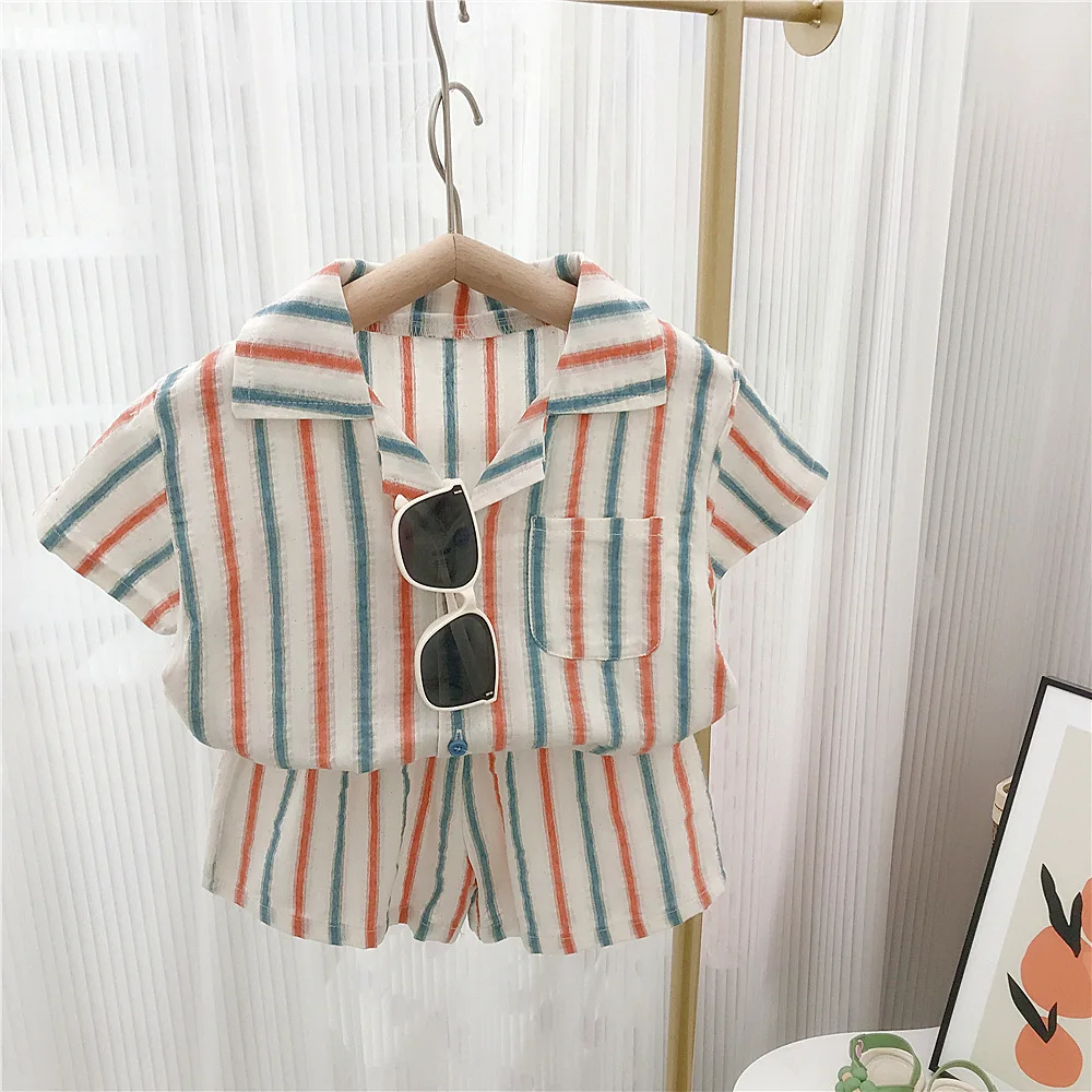 Ensemble été enfants tshirt col rond shorts rayés accessoires soleil