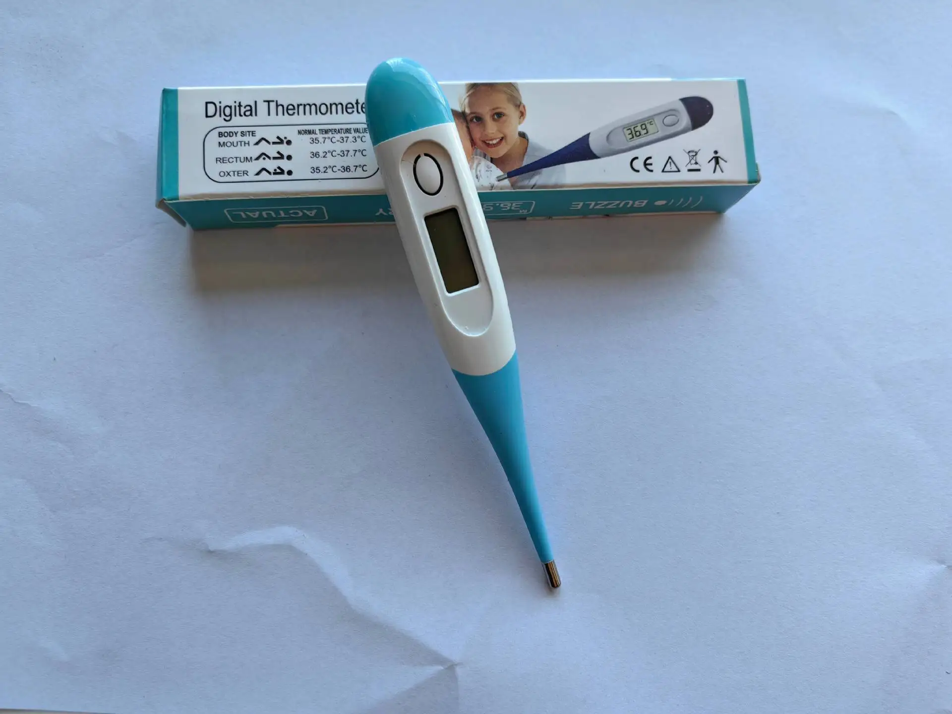 Thermomètre numérique électronique Buzzie tête souple bleu clair.usage bébé adulte aisselles buccales instrume