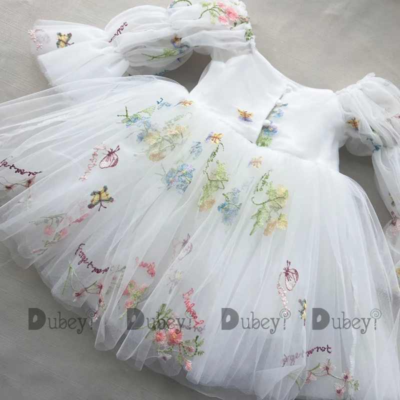 Robe d'anniversaire pour nouveauné fille broderie fleurs papillons