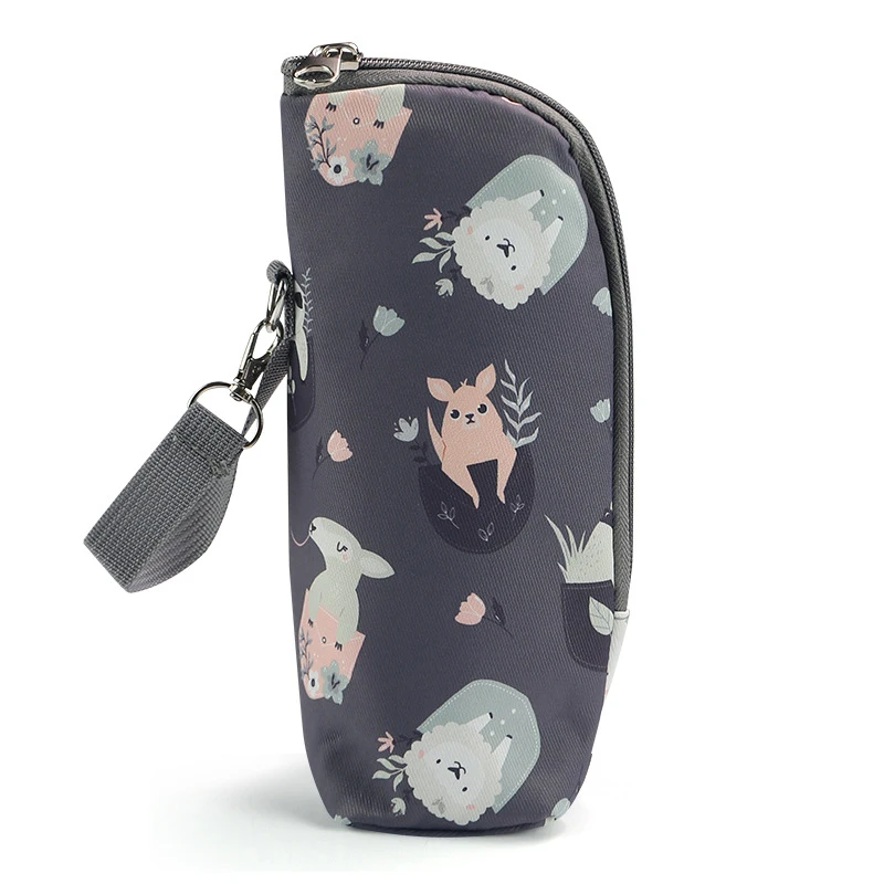Trousse cylindrique synthétique avec motifs animaux fermeture éclair lanière design ludique idéale pour fourni
