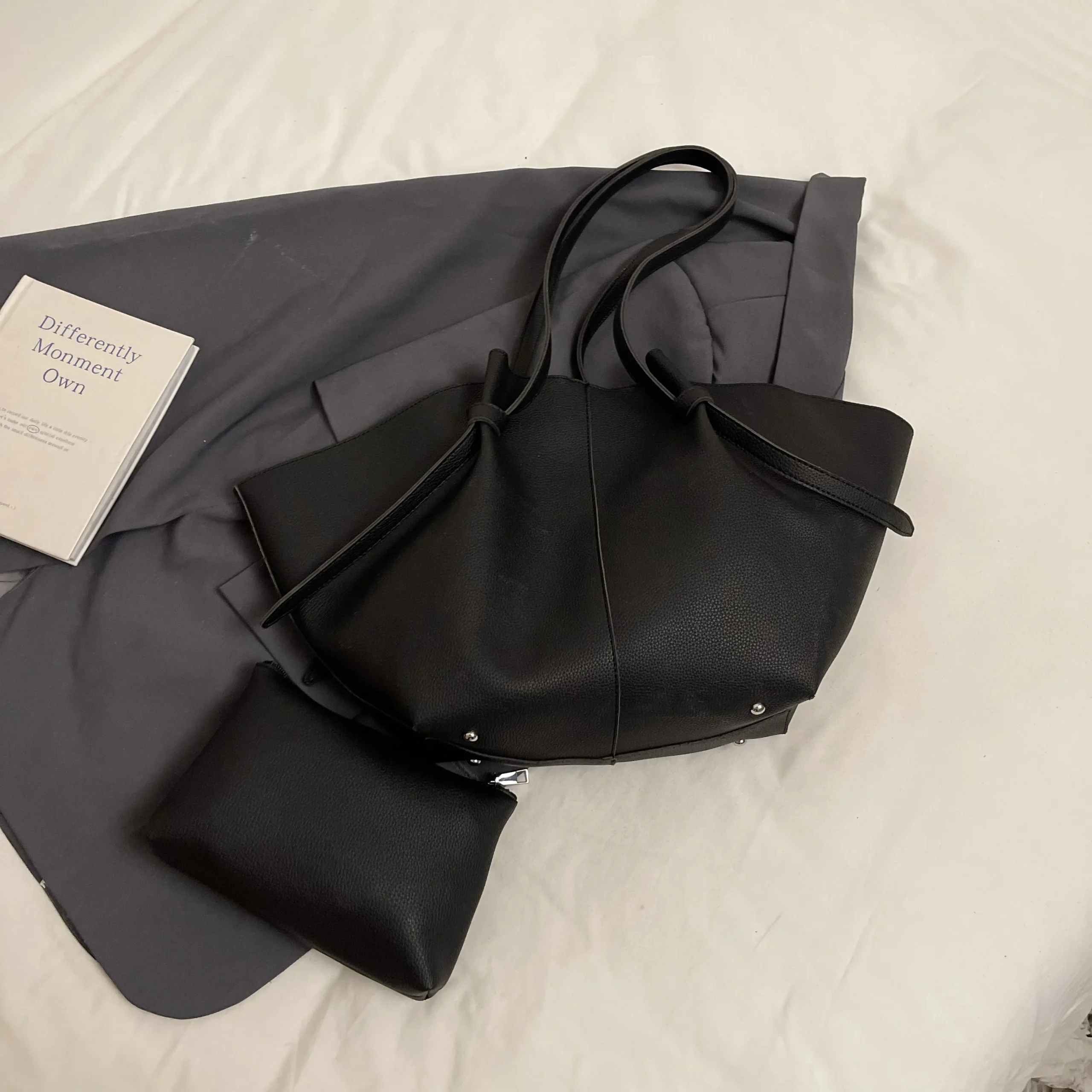 Sac à main tote en cuir PU souple grand format design minimaliste poignées épaules sac shopping élégant couleu