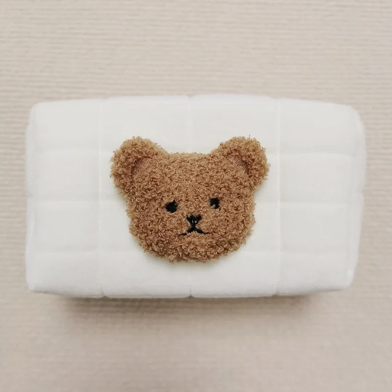 Coussin ours peluche bébé décoration intérieure douce style moderne tissu coton texture tactile idée cadeau po