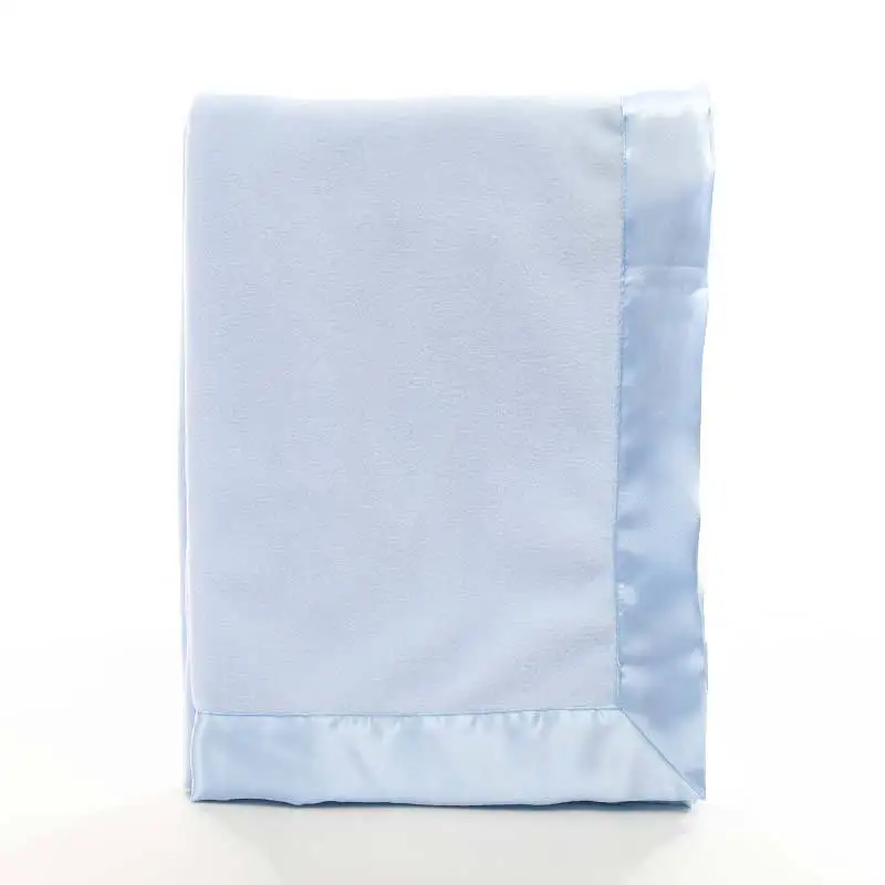 Décoration personnalisée en satin pour couverture bébé nom brodé cadeau naissance ou grossesse toucher doux et