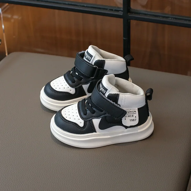 Baskets enfants style sportif moderne antiglissantes semelle souple blanc noir 13 ans facile à enfiler nouvell