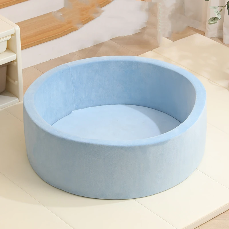Lit pour chiens en tissu doux zone de repos confortable design moderne minimaliste couleur bleu pastel matelas