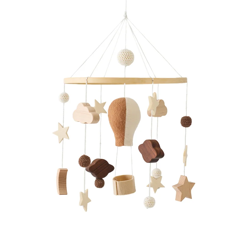 Mobile bébé bois feutre doux design moderne nuages étoiles ballon