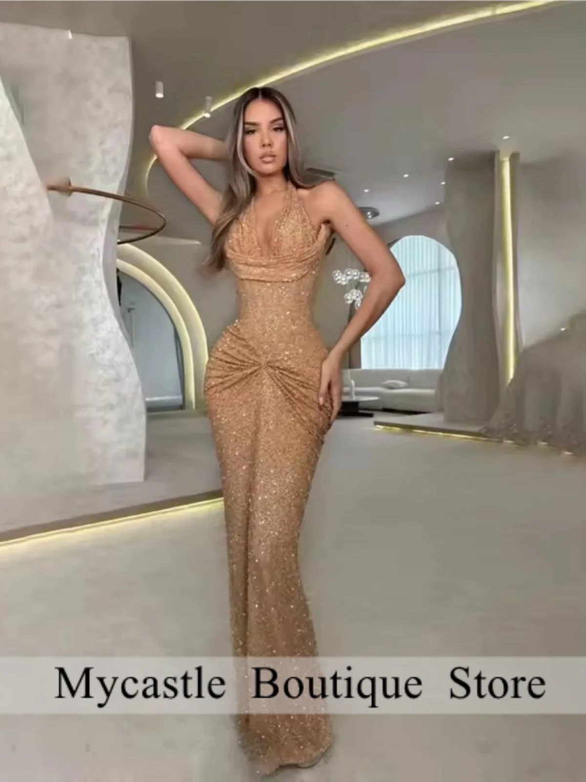 Robe de soirée personnalisée élégante sans manches en satin et paillettes décolleté halter silhouette sirène o
