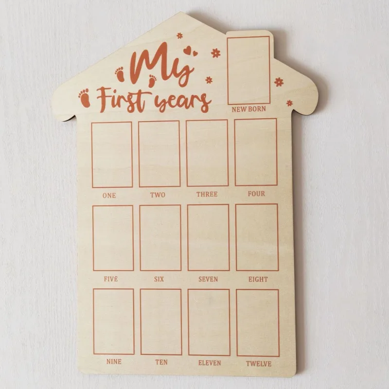 Cadre photo bois pour bébé souvenir des premières années déco chambre enfant maison avec toit en pente emprein